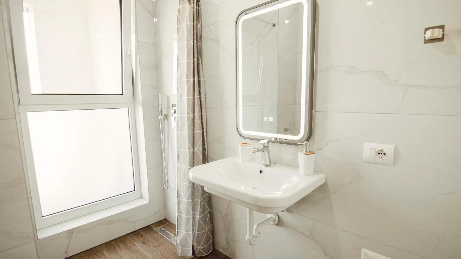 Helia Luxury Apartment New Boulevard Tirana